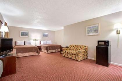 Tampa Airport Inn - image 4