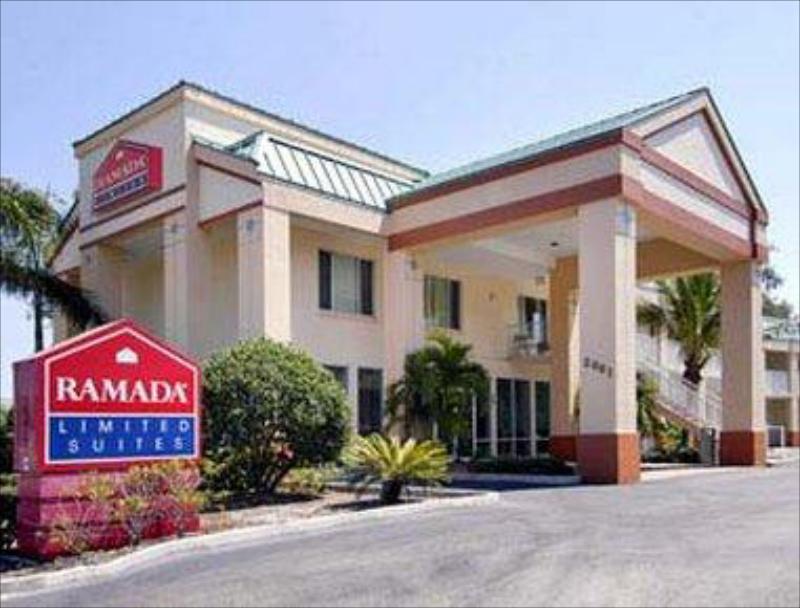 Econo Lodge Inn & Suites - main image