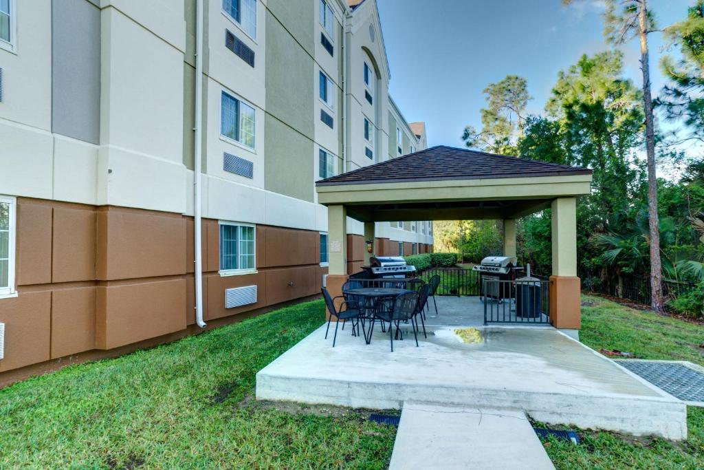 Candlewood Suites Fort Myers Interstate 75 an IHG Hotel - image 2