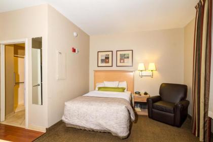 Candlewood Suites Fort Myers Interstate 75 an IHG Hotel - image 3