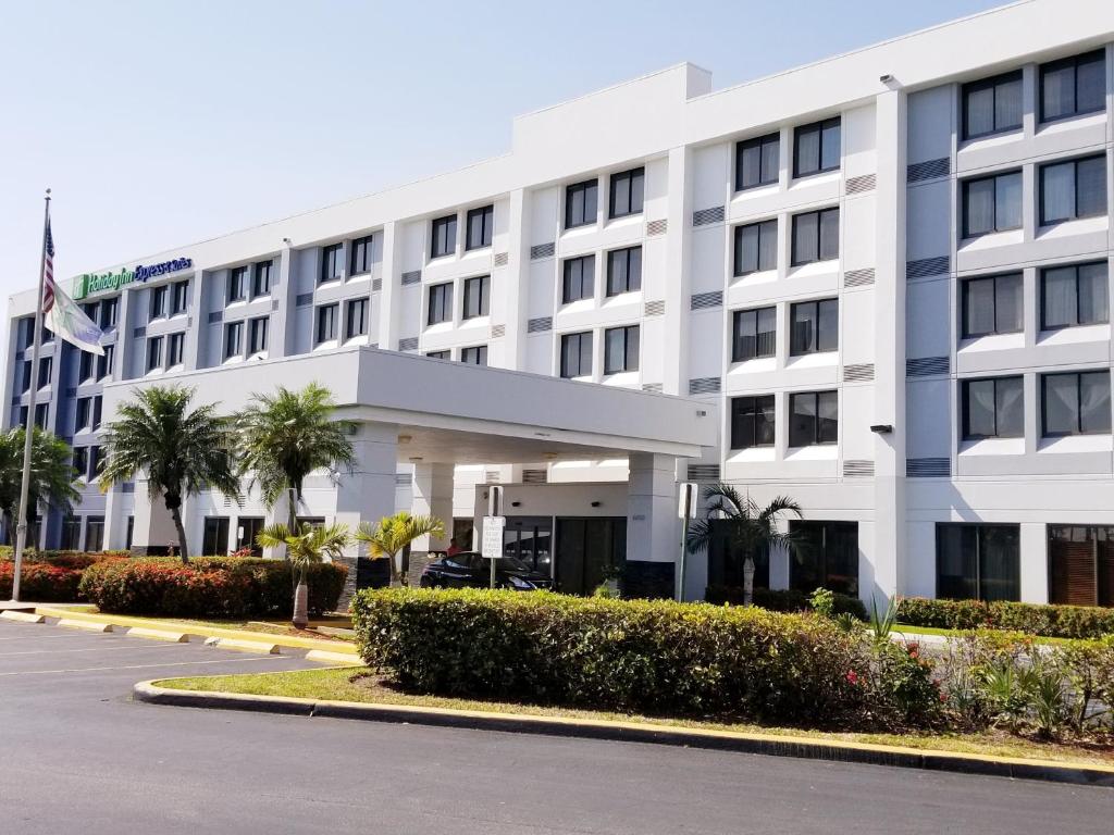 Holiday Inn Express Hotel & Suites Miami - Hialeah(Newly Renovated) an IHG Hotel - main image