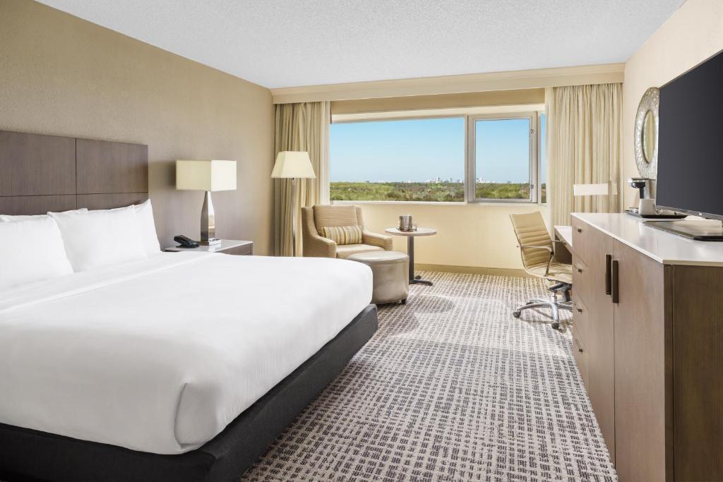 DoubleTree by Hilton Orlando Airport Hotel - image 3