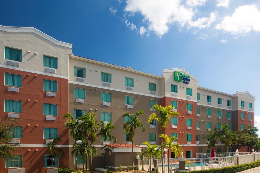 Holiday Inn Express Hotel & Suites Pembroke Pines Sheridan Street an IHG Hotel - main image