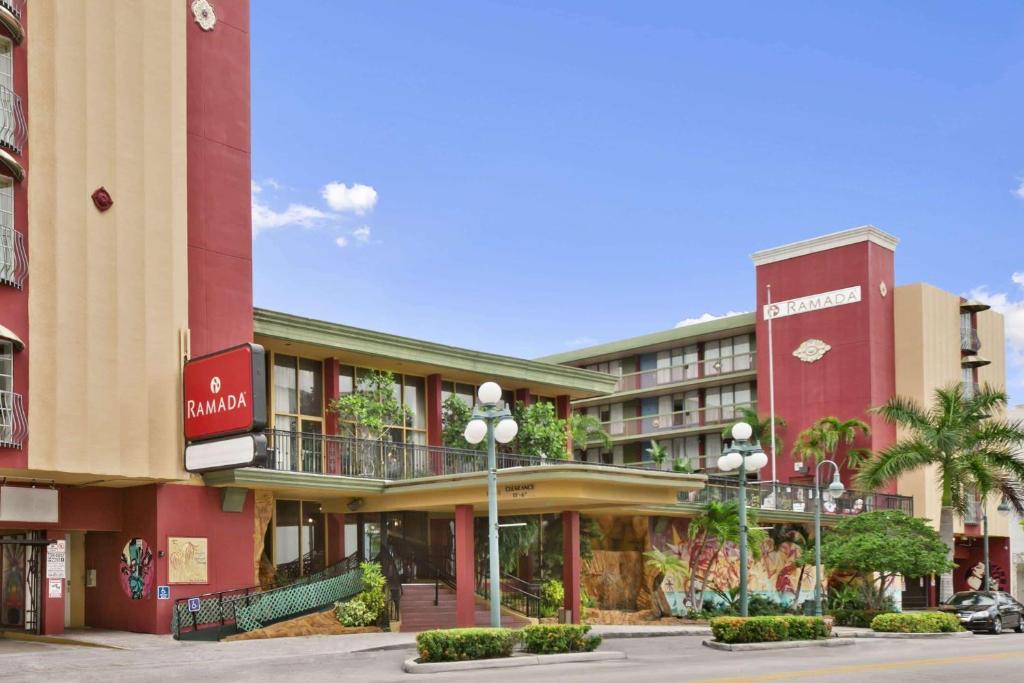 Ramada by Wyndham Hollywood Downtown - main image