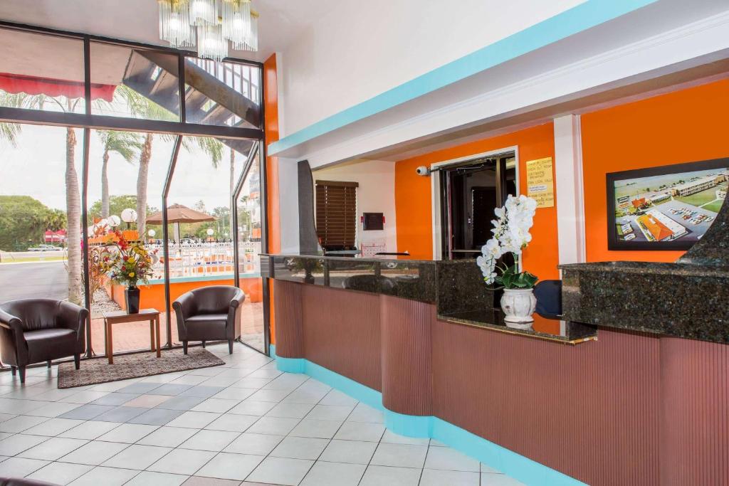 Howard Johnson by Wyndham Clearwater FL - main image