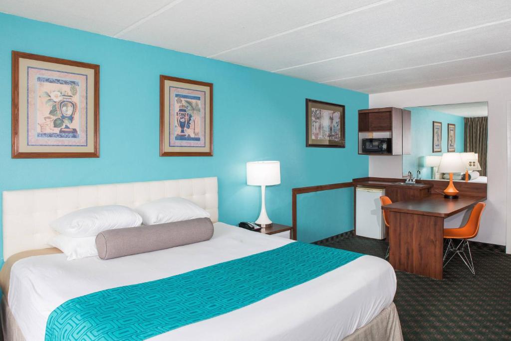 Howard Johnson by Wyndham Clearwater FL - image 2