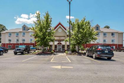 Econo Lodge Inn & Suites - Marianna - image 1