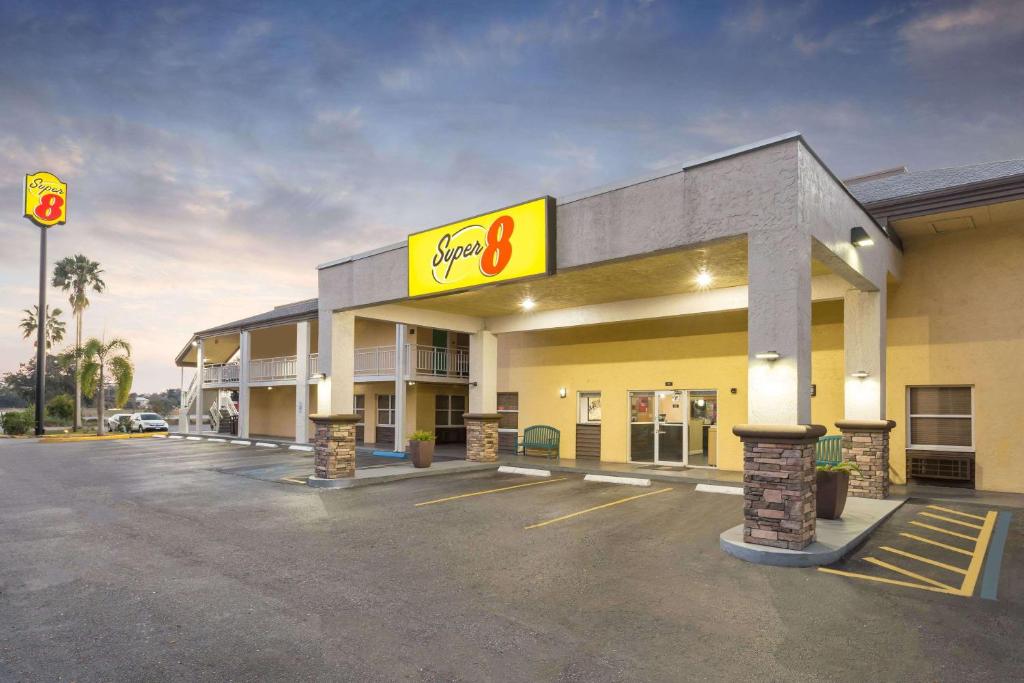 Super 8 by Wyndham Ellenton Bradenton Area - main image