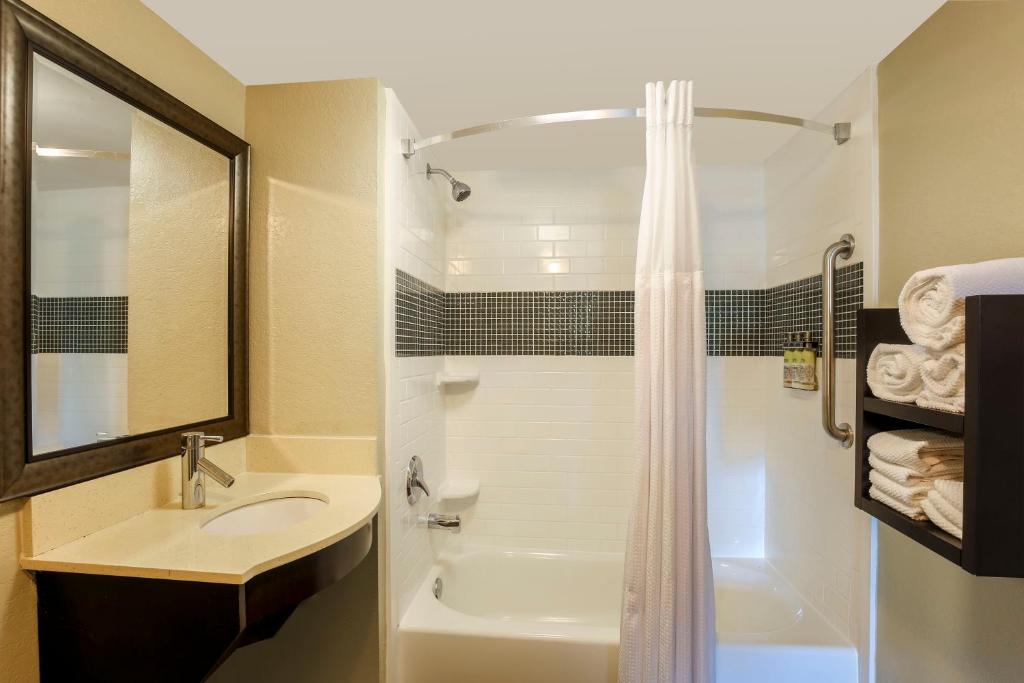 Staybridge Suites Miami Doral Area an IHG Hotel - image 4