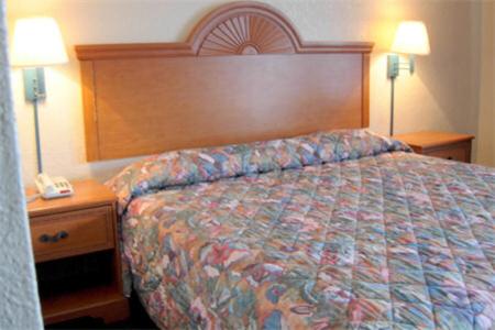 Americas Best Inn and Suites Fort Lauderdale North - image 5