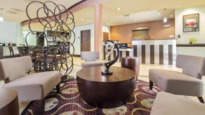 Best Western Plus Bradenton Gateway Hotel - image 3