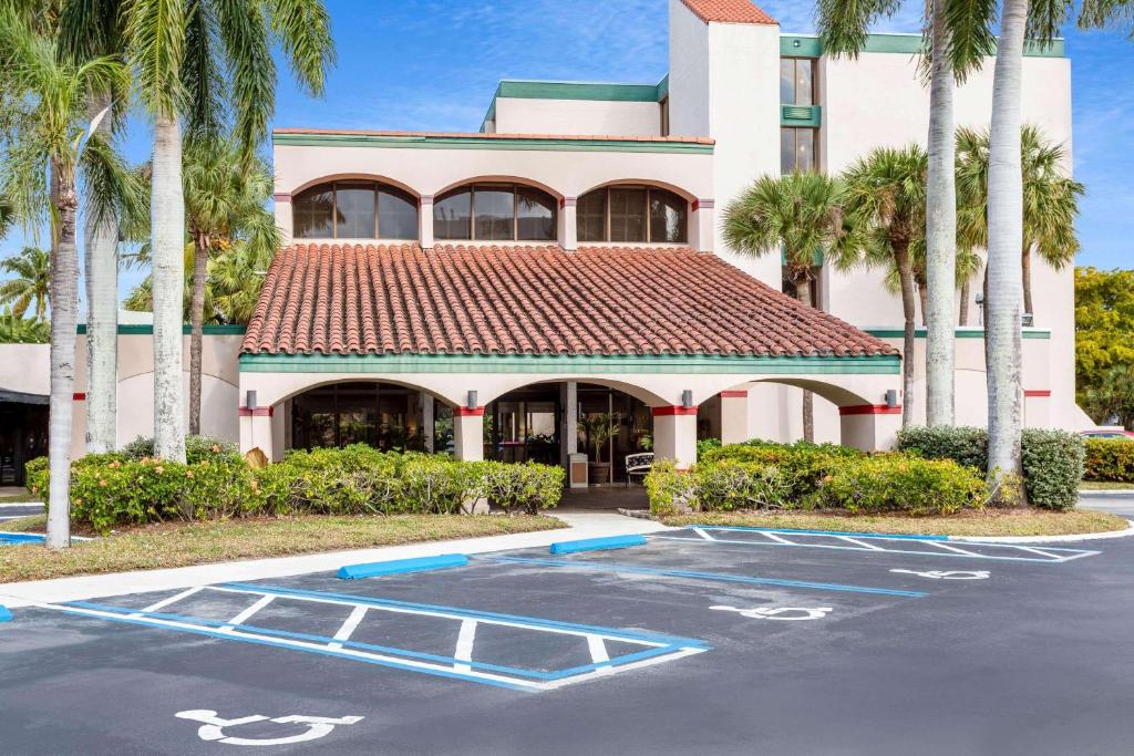 Ramada by Wyndham West Palm Beach Airport - main image