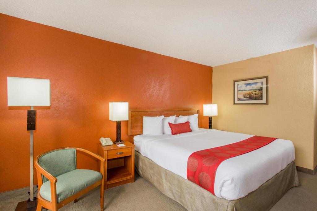 Ramada by Wyndham West Palm Beach Airport - image 5