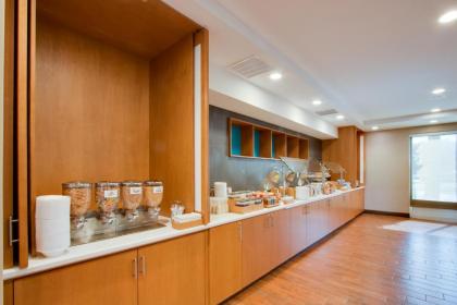 SpringHill Suites by Marriott Orlando Lake Buena Vista South - image 3