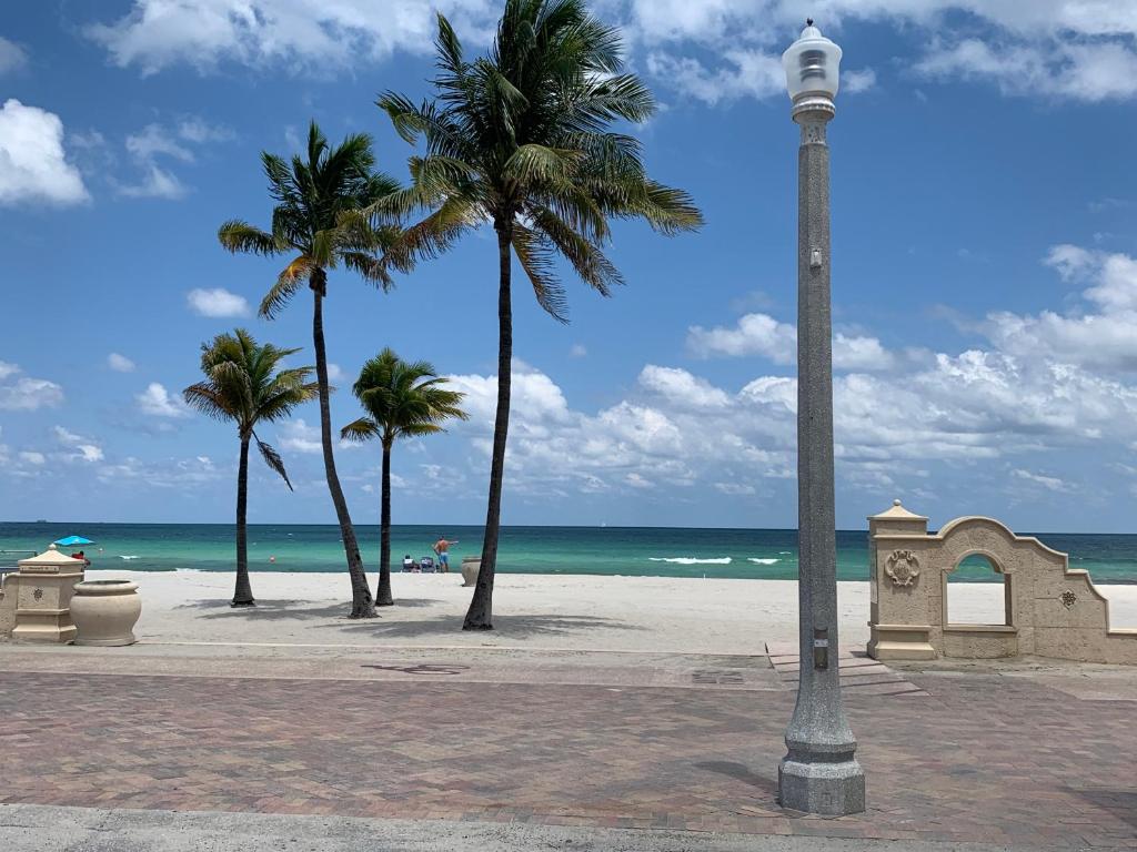 Hollywood Beach Hotels - image 4