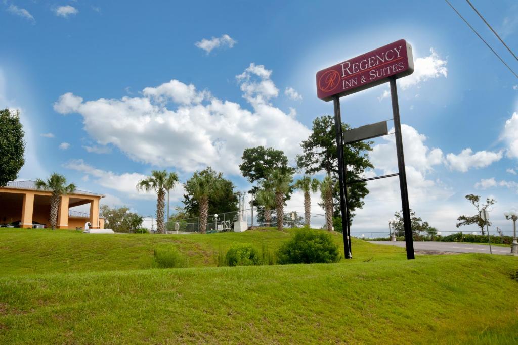 Regency Inn and Suites Defuniak Springs - main image