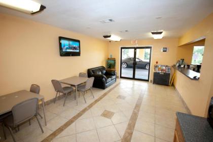 Regency Inn and Suites Defuniak Springs - image 3