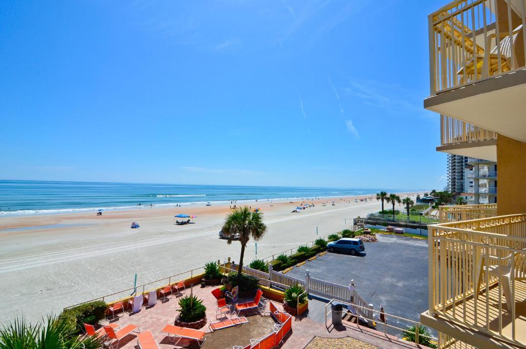 RUSHHH Daytona Beach Tapestry Collection by Hilton - main image