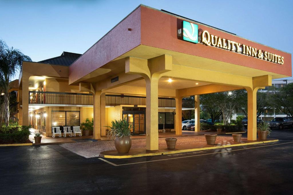 Quality Inn & Suites St. Petersburg – Clearwater Airport Recently Renovated - main image