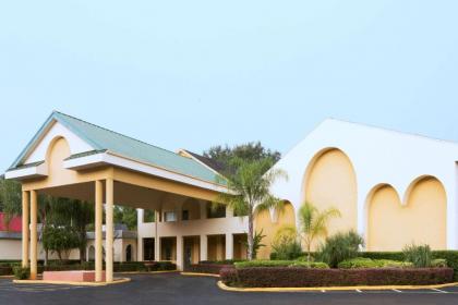 Days Inn by Wyndham Crystal River - image 1