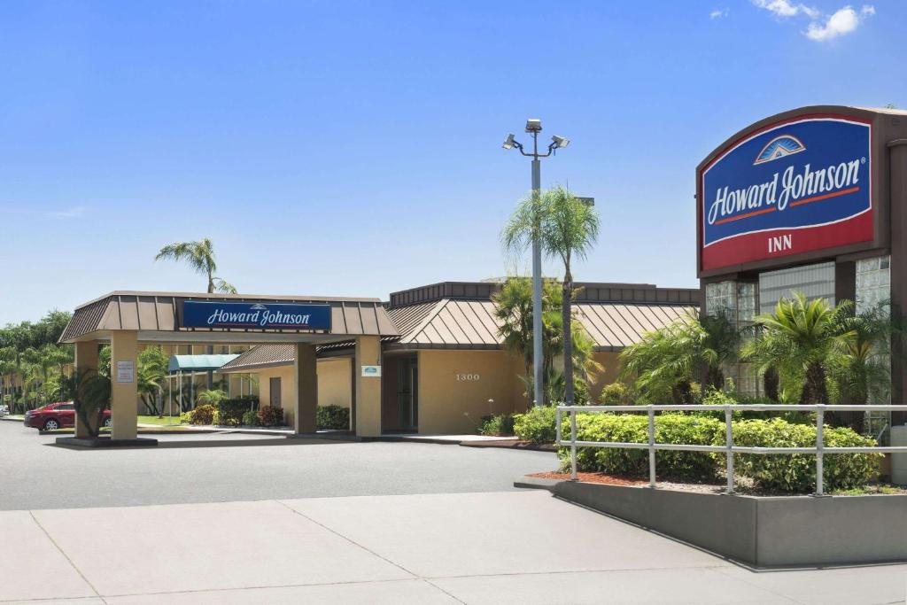 Howard Johnson by Wyndham Winter Haven FL - main image