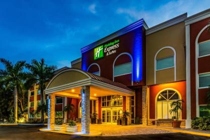 Holiday Inn Express Hotel & Suites Bradenton West an IHG Hotel - image 4