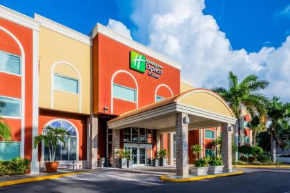 Holiday Inn Express Hotel & Suites Bradenton West an IHG Hotel - image 5