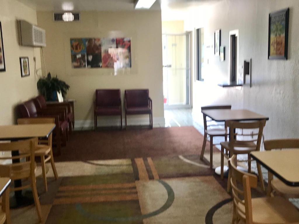 Americas Best Value Inn - Lake City - image 4