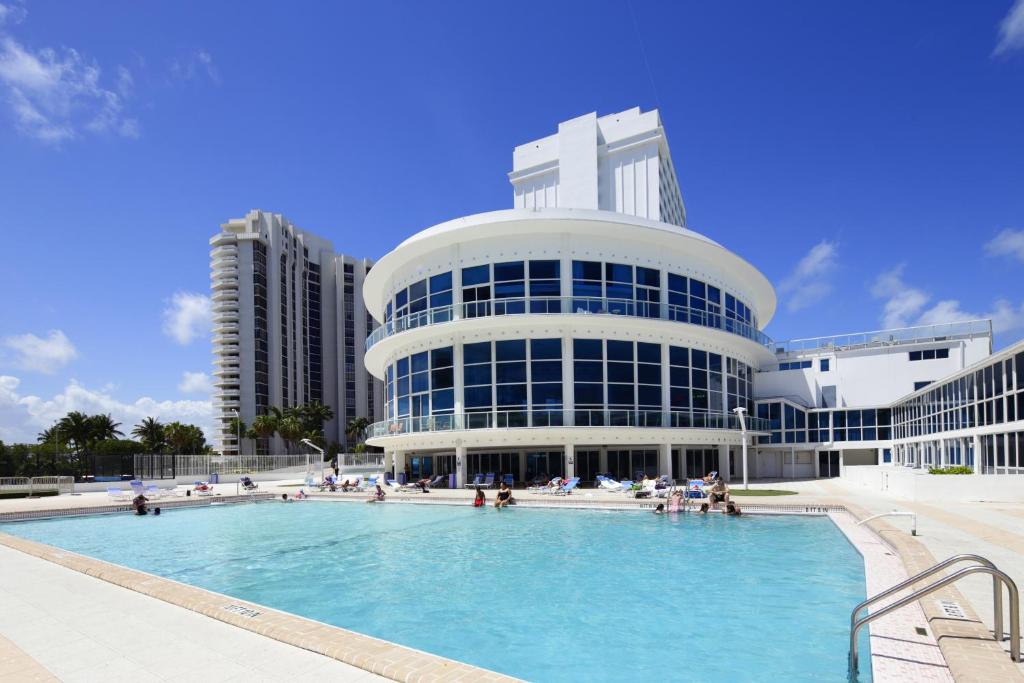 New Point Miami Beach Apartments - main image