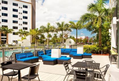 Aloft Miami Doral - image 2