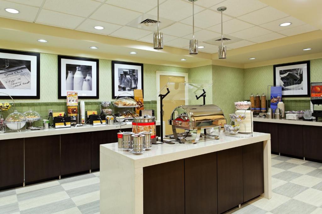 Hampton Inn & Suites Orlando North Altamonte Springs - image 2