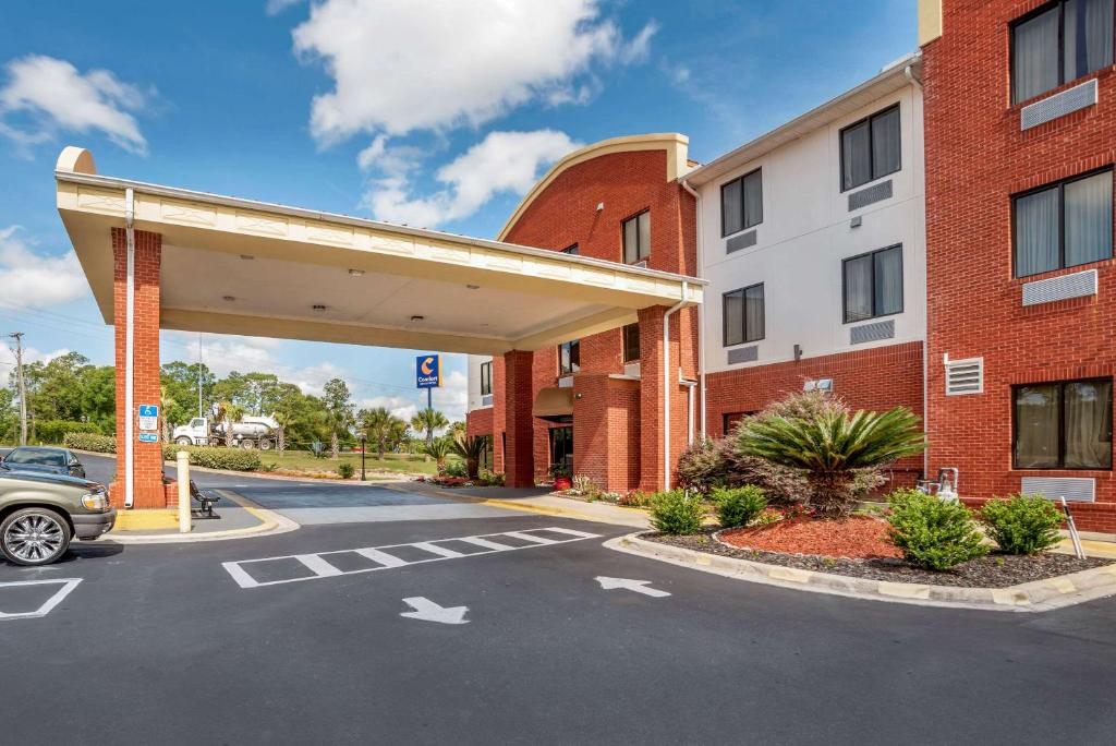 Comfort Inn & Suites Midway - Tallahassee West - image 2