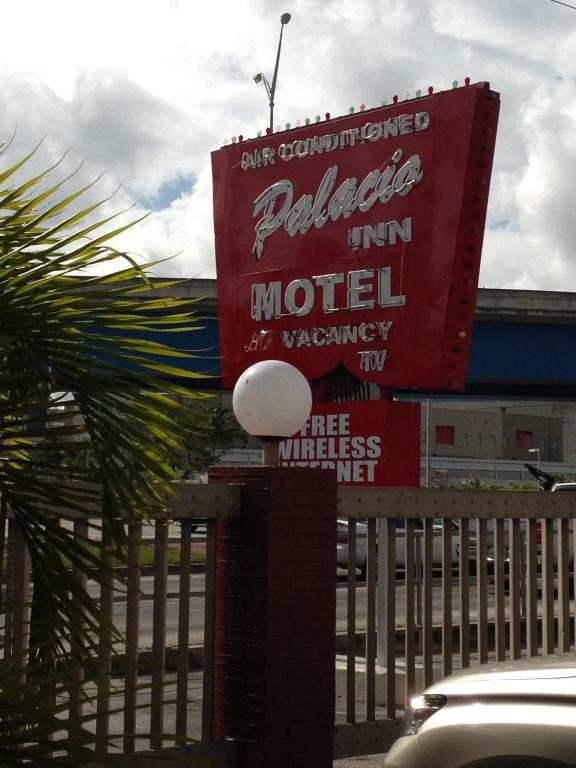 Palacio Inn Motel - image 3