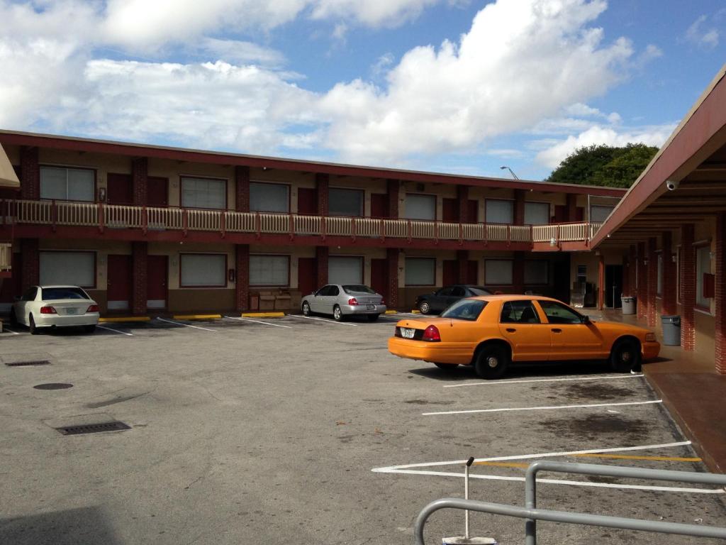 Palacio Inn Motel - image 4