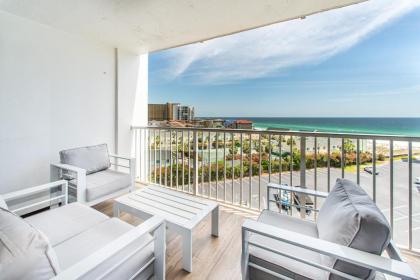 Shoreline towers 3083 by RealJoy Vacations Destin