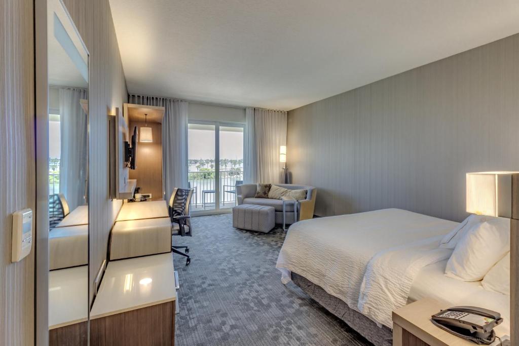 Courtyard by Marriott St. Petersburg Clearwater/Madeira Beach - image 5