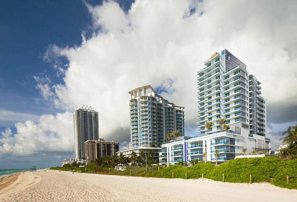 Modern Geometry at Monte Carlo Miami Beach - image 4