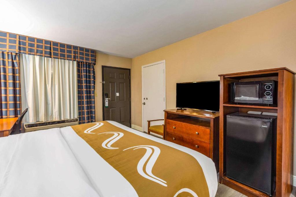 Quality Inn - image 3