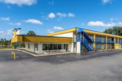 Hotel in Bushnell Florida