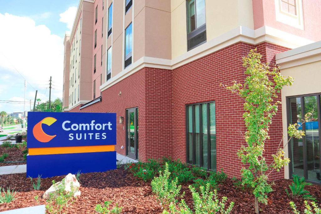 Comfort Suites Gainesville Near University - main image