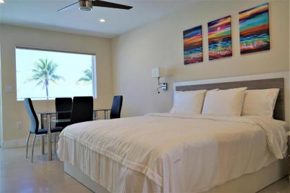 Diane Oceanfront Suites - image 3