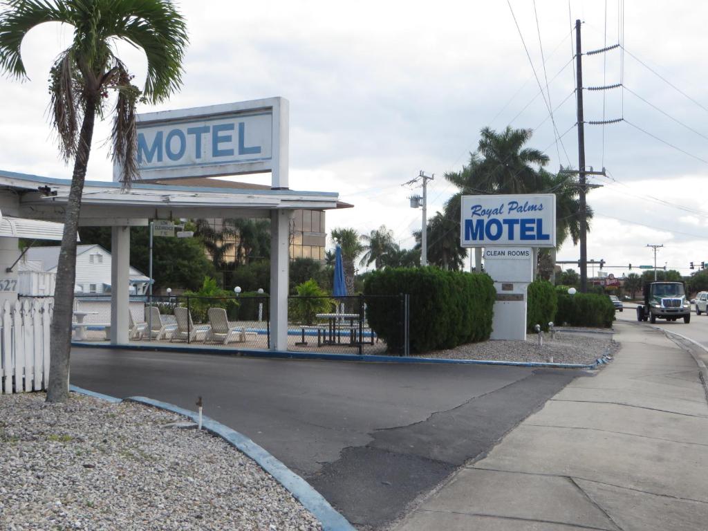 Royal Palms Motel - main image