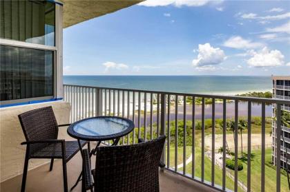 Estero Beach  tennis 907A 1 Bedroom Heated Pool Sleeps 4 Elevator Fort myers Beach