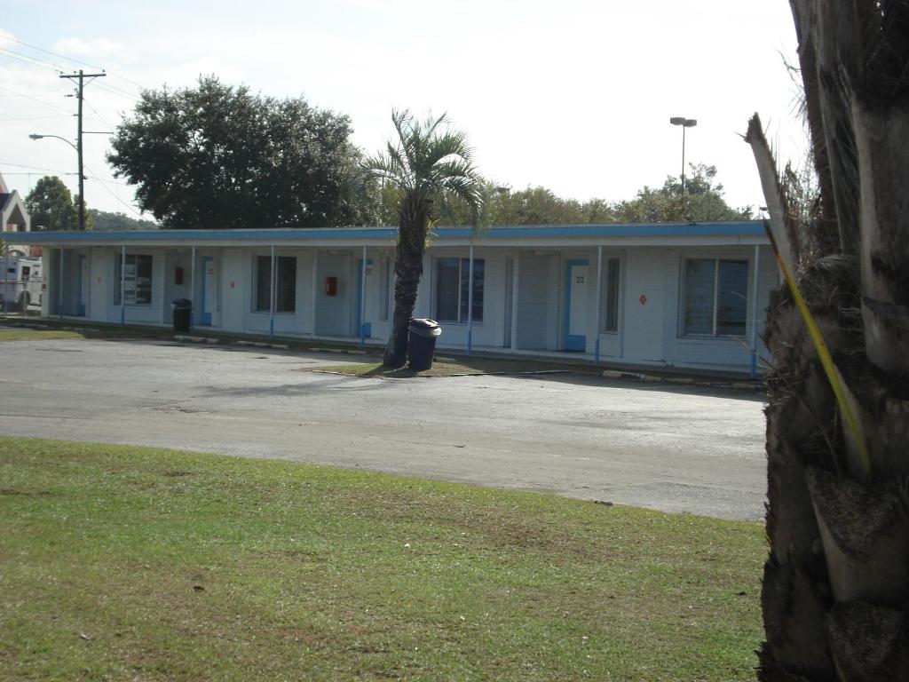 Royal Inn Motel - main image