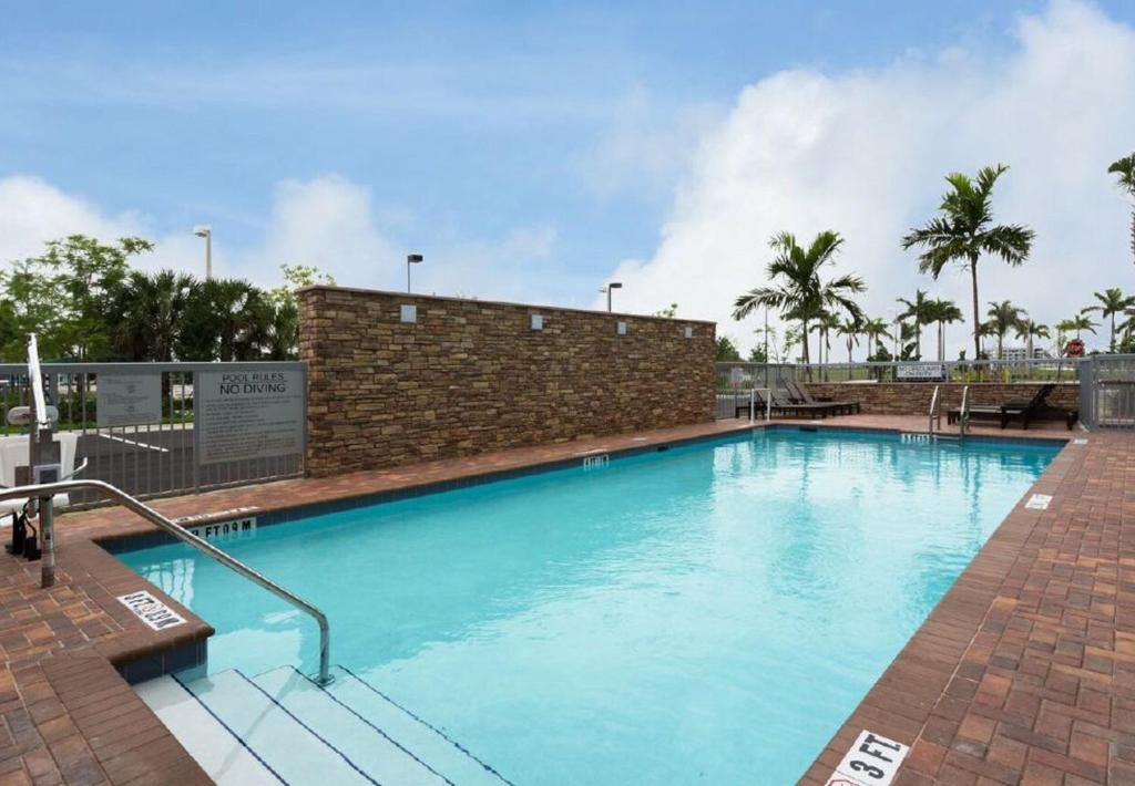 Fairfield Inn & Suites by Marriott Fort Lauderdale Pembroke Pines - image 2