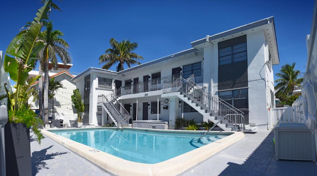 Makani Beach House 335 - main image