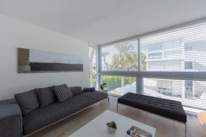 Beach Haus Key Biscayne Contemporary Apartments - image 4