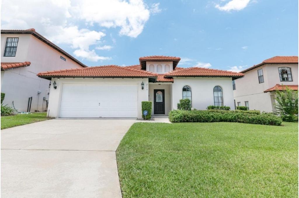 Three-Bedroom Pool Home Davenport - main image