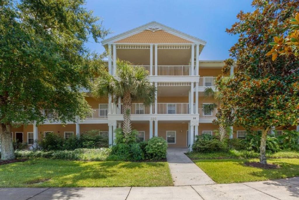 Three-Bedroom Townhome Kissimmee - image 3