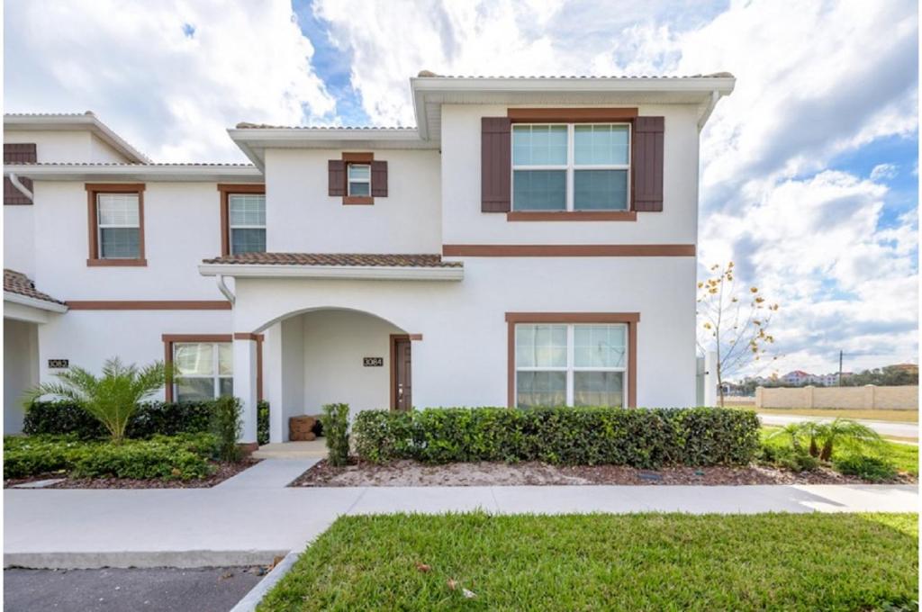 Four-Bedroom Townhome Kissimmee - image 2